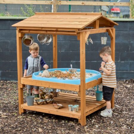 Drewniany stojak z daszkiem pod tacę aktywności