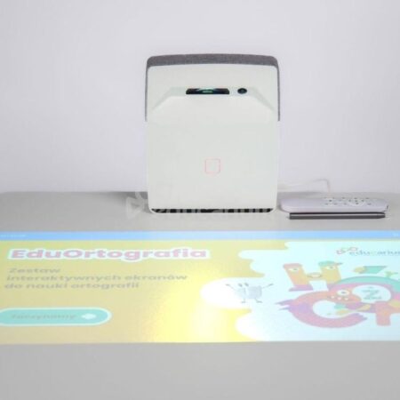 Interaktywny projektor biurkowy – zestaw z&nbsp;dedykowanym stolikiem